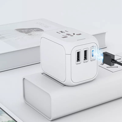 Универсальный сетевой USB адаптер для путешествий и дома Travel Adapter переходник для розеток Белый Универсальный сетевой USB адаптер для путешествий и дома Travel Adapter переходник для розеток Белый