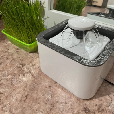 Фонтан поилка с пятью сменными фильтрами Pet Water FOUNTAIN для собак и котов автоматическая
