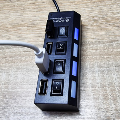 USB хаб розгалужувач на 4 порти з перемикачами на кожен порт концентратор адаптер чорний живлення USB 2.0 USB хаб розгалужувач на 4 порти з перемикачами на кожен порт концентратор адаптер чорний живлення USB 2.0