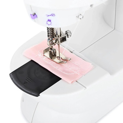 Міні швейна машинка 4 в 1 Mini Sewing Machine SM 202А Домашня компактна настільна портативна ручна 220V Міні швейна машинка 4 в 1 Mini Sewing Machine SM 202А Домашня компактна настільна портативна ручна 220V